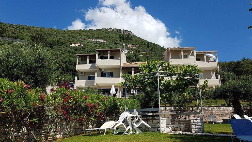 Krouzeri Beach Apartments Nisaki  外观 照片